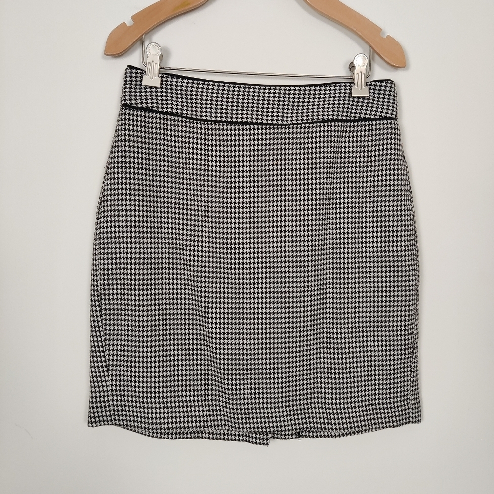 Banana Republic Women's Houndstooth Mini Skirt in Black White Size 4 Office